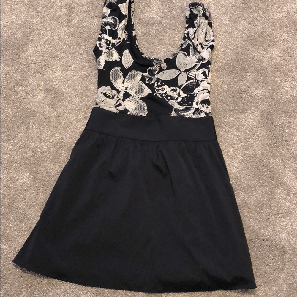 Women’s dress